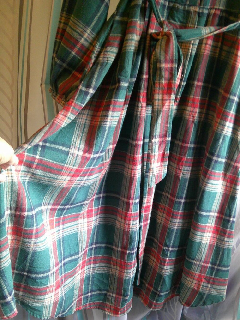 NEW "Bloomchic" Plaid Notched Belted Pocket Curved Hem Flannel Dress Woman Sz 26 - Picture 5 of 7